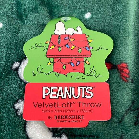 Peanuts Snoopy and Woodstock Christmas Blanket, Green, 50x70 - Picture 7 of 9